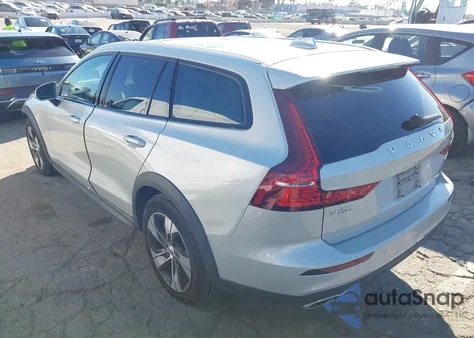 2022 Volvo V60 Cross Country T5 из США, поврежденный, VIN YV4102WK4N2092005